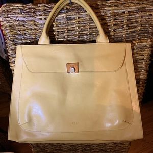 ♦️♦️HOST PICK♦️♦️Gorgeous Vintage Furla Satchel in a Soft Creamy Yellow ♥️